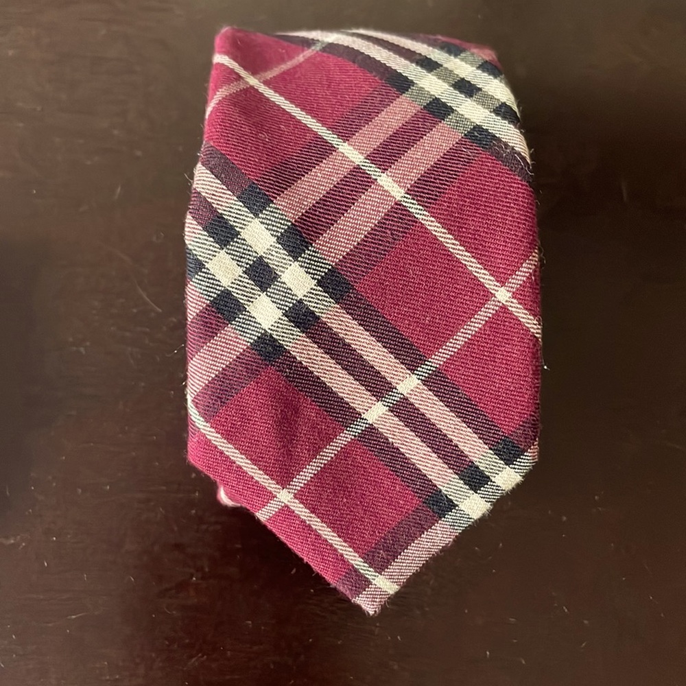 Skinny tie with cuff links included